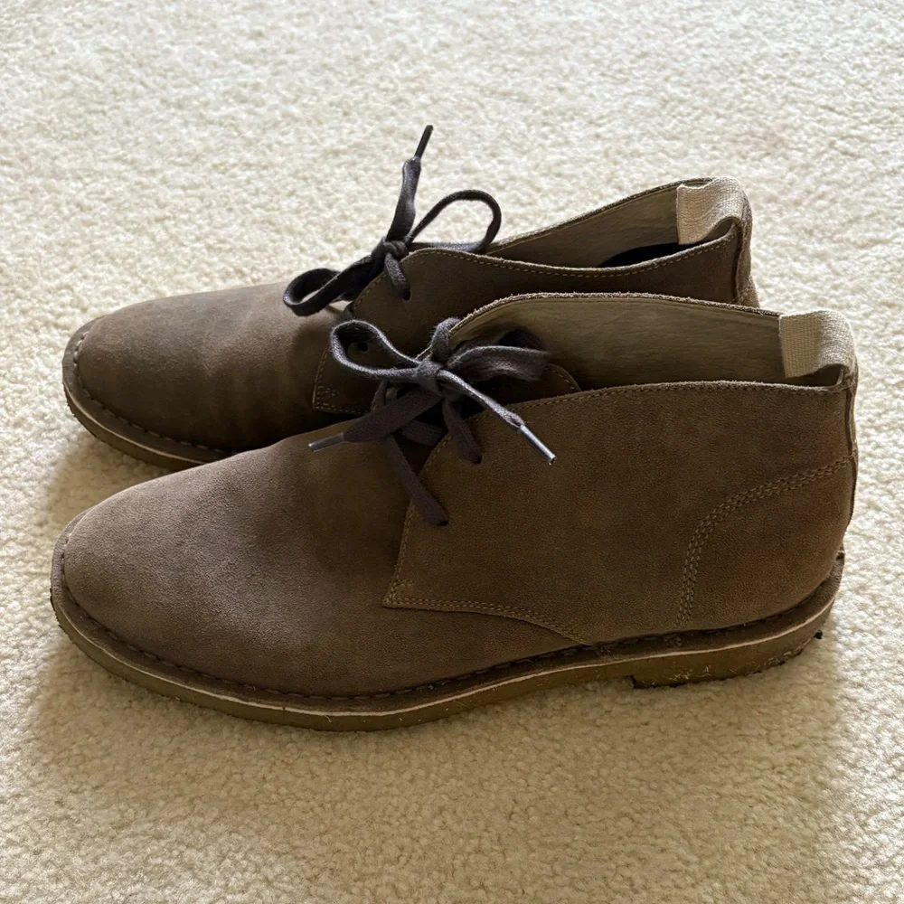 Banana Republic Men’s Ortholite Suede Leather Lace Up Shoes. Size 11.5.